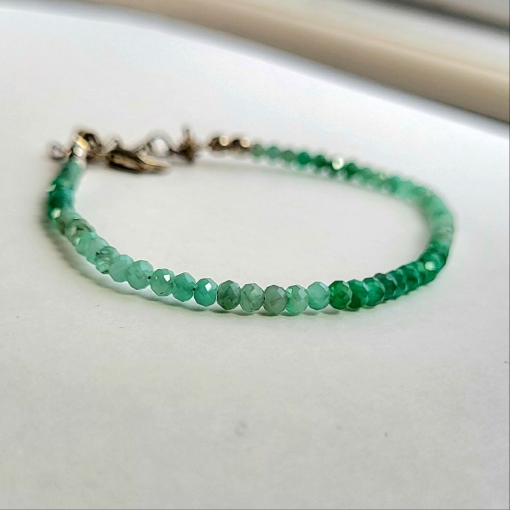 emerald shaded beaded bracelet